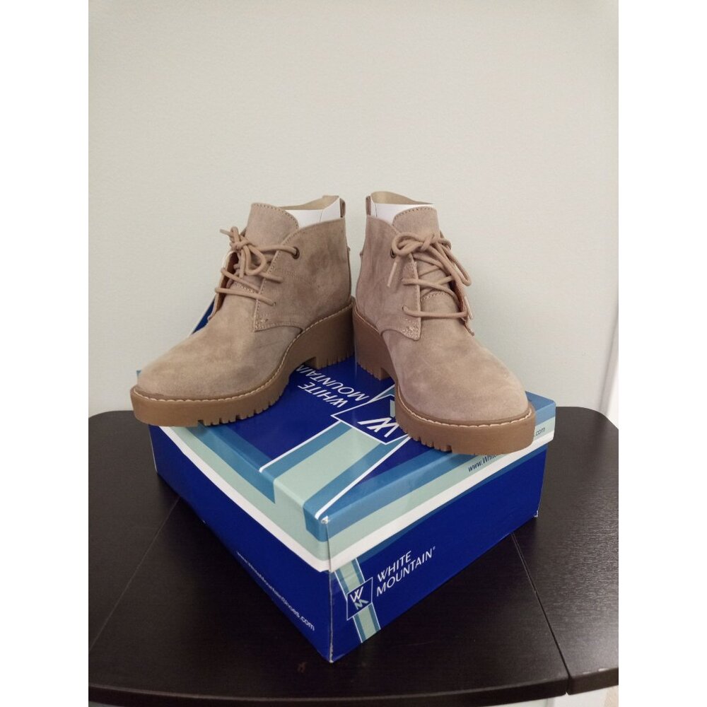 New In Box White Mountain Sand/Tan Daniella Booties Size 6.5M